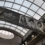 カヌレとアイス - この三人って同年代？