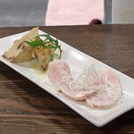 トリワイン ＰＩＫＯＳＨＨＨＵ - 前菜２種盛り