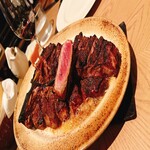 Peter Luger Steak House Tokyo - オリジナルの赤ワインと良く合う