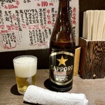 Shimonya - 「瓶ビール中」サッポロ黒ラベル。550円也。