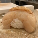 鮨 もりなり - ホタテ(๑>◡<๑)