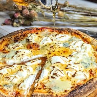 【自家製ピザ】イタリア産チーズを使用した絶品ピザ