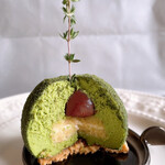 テタンレール - 【ジャポン】
渋川栗とアーモンド生地を抹茶ムースで包み、
抹茶パウダーをまとわせてあります