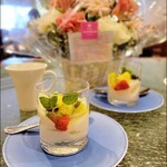 中国料理 「王朝」 - デザートのフルーツ杏仁豆腐