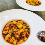 中国料理 「王朝」 - マーボードーフ （四川風、一人前を二皿に分けて頂きました）