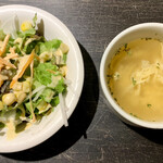 石焼オムライスダイニング　クローバーキッチン - Dセットのサラダとスープ