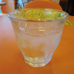 マンジェ・ササ - お冷（柚子酢フレーバードウォーター）