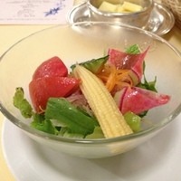 メインダイニングルーム - サラダ
