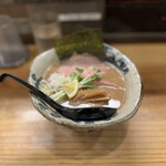 麺屋 蝉 - 料理写真:らーめん 830円