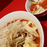 ラーメン二郎 - ラーメン半分＋ニンニク＋ＳＫ白ネギ