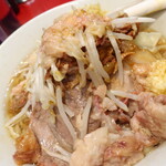 ラーメン二郎 - ＜参考＞ラーメン半分＋ニンニクアブラ