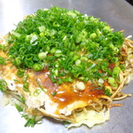 お好み焼美笠 - 「広島風　肉玉+麺（ソバ）」（700円）+「ネギ」（100円）