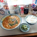 みなと食堂 - カレーラーメン500円 ライス小130円