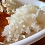 ハラールフードショップ ナビさん - 【チャナカレー、チキンティッカケバブ、サラダとライス 495円(税込)】ライスは日本米です。今日のは炊き具合もイイ感じ♪