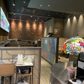 ディスプレイモニタの多い喫茶店_2