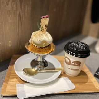 ディスプレイモニタの多い喫茶店_0