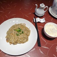莉苑 - ランチ：上海ガニの焼きそば、白飯