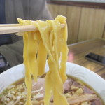 そば処義平 - この幅広の麺・・・
