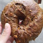 ベーカリー燈 - ほうじ茶くるみ大納言ベーグル