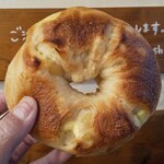 ベーカリー燈 - 生姜と柚子のクリームチーズベーグル