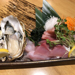 Toyosu Shijou Sakana Sakaba Uosei - 牡蠣（二種）と市場盛り