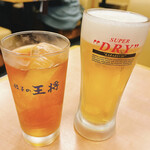 Gyouza No Oushou - 一級茶葉烏龍茶と生ビール(中)