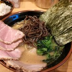 横浜ラーメン 北村家 - 釜焼きロースチャーシュー きくらげトッピング