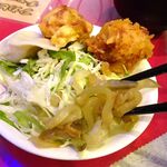 四川厨房 随苑 - 青椒肉絲焼きそばセット750円（ランチは、鶏唐揚げ４個、炒飯ほか食べ放題）