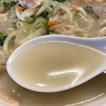 浜っ子ラーメンセンター本部 - 野菜たっぷりタンメンのスープ