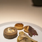 レストラン オオツ - 2023.1 トリュフピュレを詰めた堀川牛蒡、トピナンブール、ペコロス
