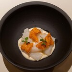 レストラン オオツ - 2023.1 長谷川さんのアオリイカ 京都産半生ばちこ ベルガモットを効かせたカリフラワーのピュレ