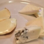 リボリータ エ サルメリア - チーズ盛り合わせ