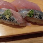 寿司 築地日本海 - ハマチ　イワシ