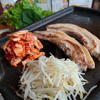 이바라키현의 브랜드 포크 “미메이 돼지”의 극상 갈비의 철판구이!