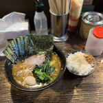 家系ラーメン クックら - かためおおめ海苔ライスTS味玉
