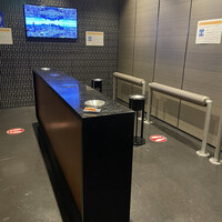 Bar Espanol LA BODEGA 大阪店 - お店のすぐ隣に喫煙所がある