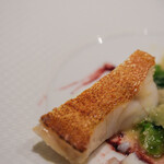 レストラン コバヤシ - 【魚介（ポアソン、うをかひ）】、《本日鮮魚（あたらしうを）》、"赤石斑魚（あかはた）"