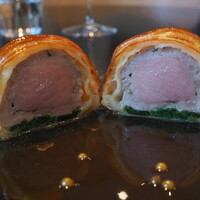 ラ・ボンヌターブル - 本日のパイ包み、ブールブランソース、トマト、ケッパー
