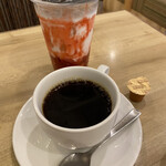 Shimauma Kohi - ブレンドコーヒーとイチゴミルクタピオカ