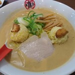 Menya Furutori - レンゲが沈まない特濃鶏白湯ラーメンに刻みニンニク玉×2（笑）