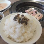 Yakiniku Oharu - 待ってる間ヒマなのでタレでご飯食べます