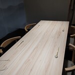 御料理 良所 - 白木のテーブル席