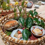 御料理 良所 - 椿と黄梅も美しい♪