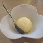 Namaste Lumbini - ナマステ・ルンビニセットには食後のアイスクリームも付いててびっくり。