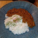 ナカガミ食堂 - ドライカレー温泉卵のせ