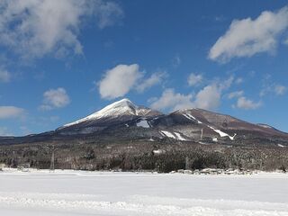 Kuimono Ya Ra Neju - お店近くからの磐梯山