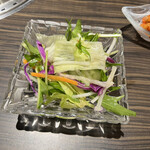 Nakama Horumon - ランチのセットのサラダ