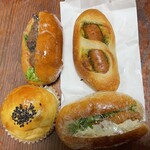 Pan De Ano - 上左から照り焼き、ジャンボソーセージ、アンパン、白身魚