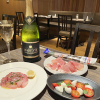 grigio la tavola - 