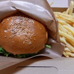 Burger Cafe HIGEZURA - チーズバーガーとポテトのセット